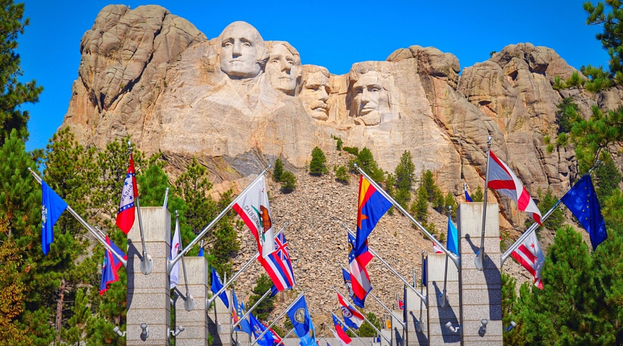 Yellowstone - Mt. Rushmore - Bus/Air Tour 5 Days